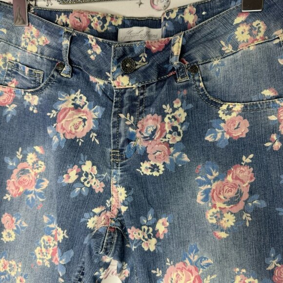 Illegal jeans capris floral denim pink cream blue printed flowers all over 🌸 - Picture 2 of 9